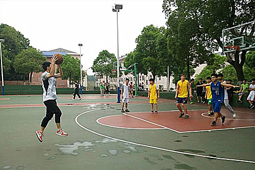 304am永利集团12级、13级学弟联队VS大四学长篮球友谊告别赛2.jpg